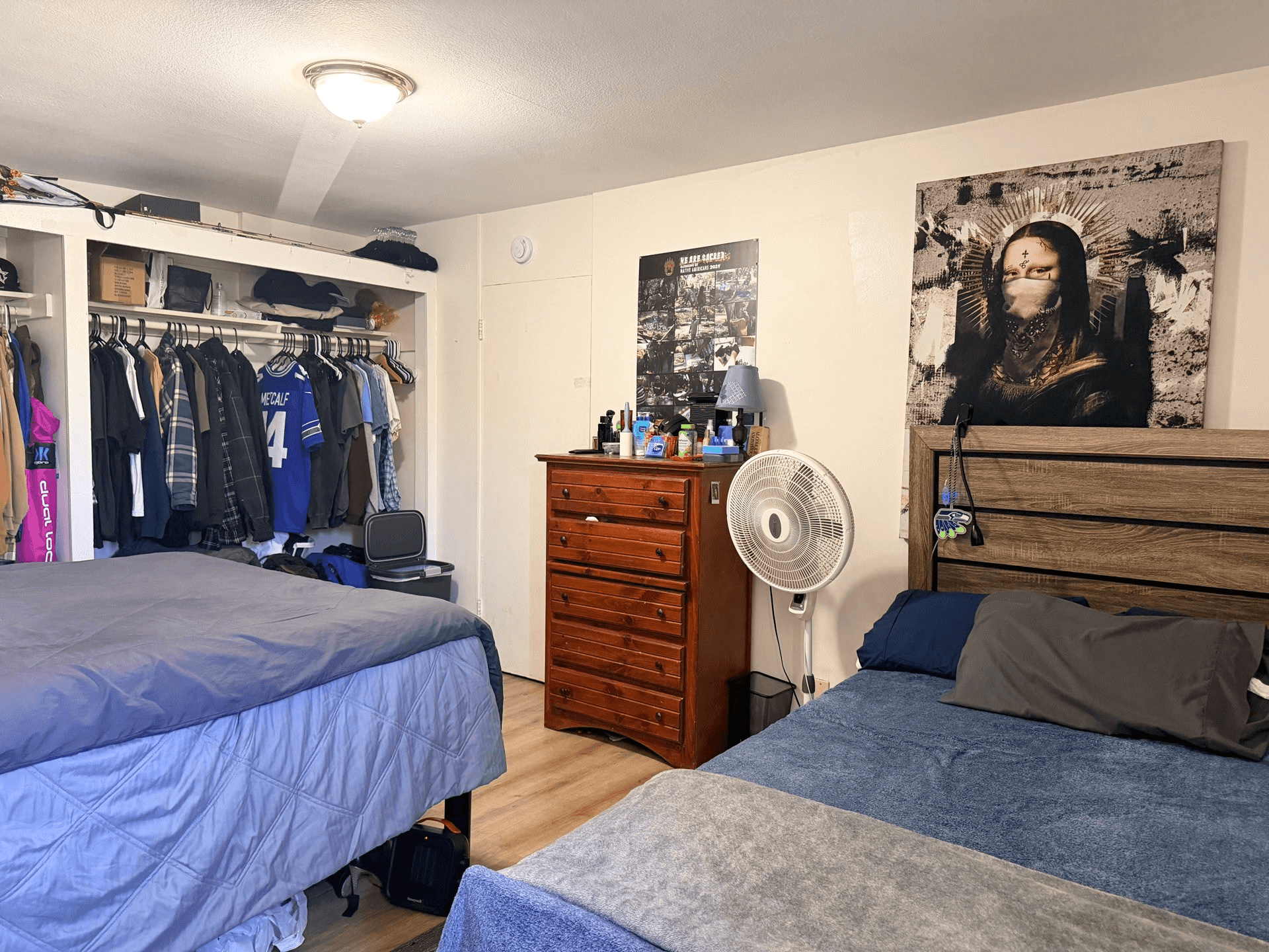 Bedroom (two beds) — Unit D